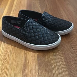 WONDER NATION - GIRL’S SIZE 13 GLITTER BLACK SHOES